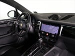 2023 Macan Thumbnail 30