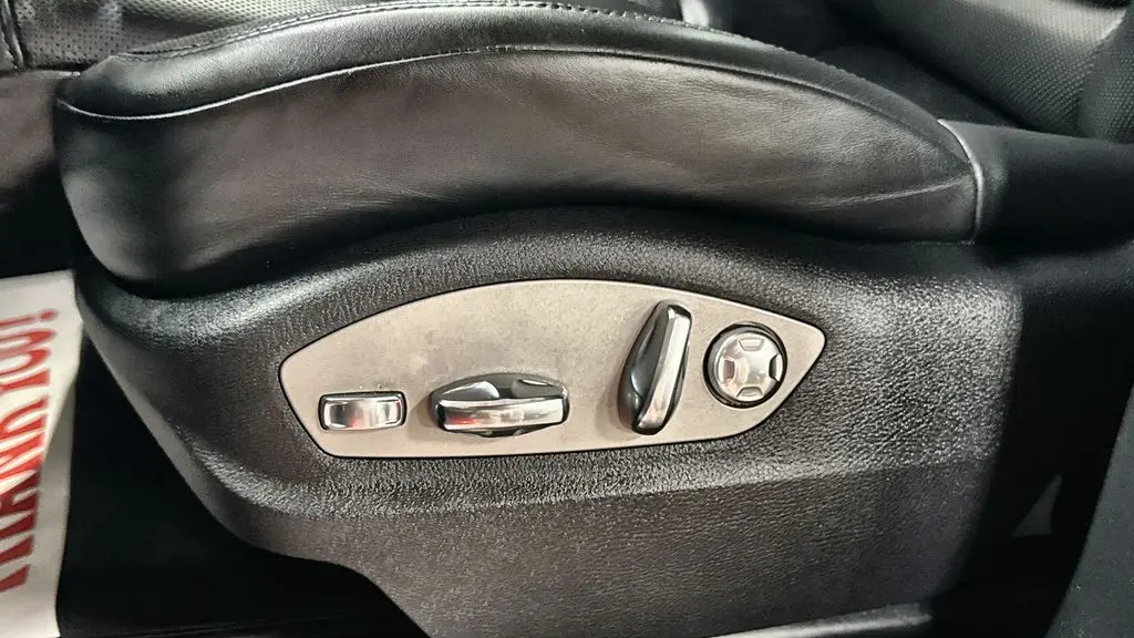 2023 Porsche Macan S