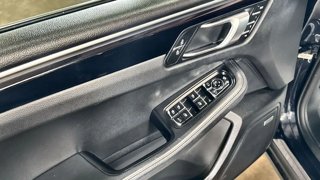 2023 Porsche Macan S