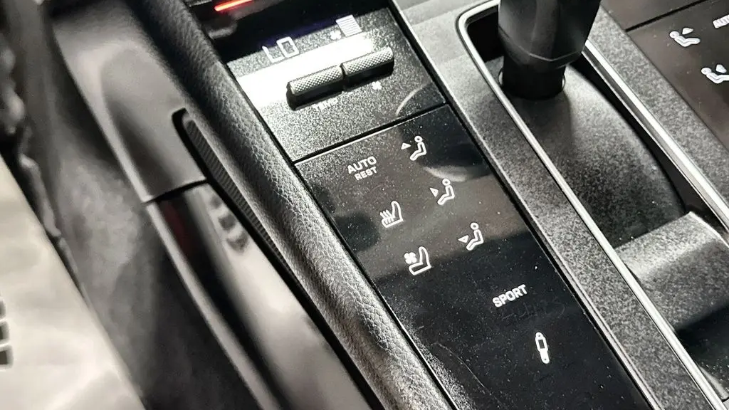 2023 Porsche Macan S