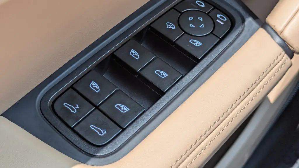 2024 Porsche Cayenne S