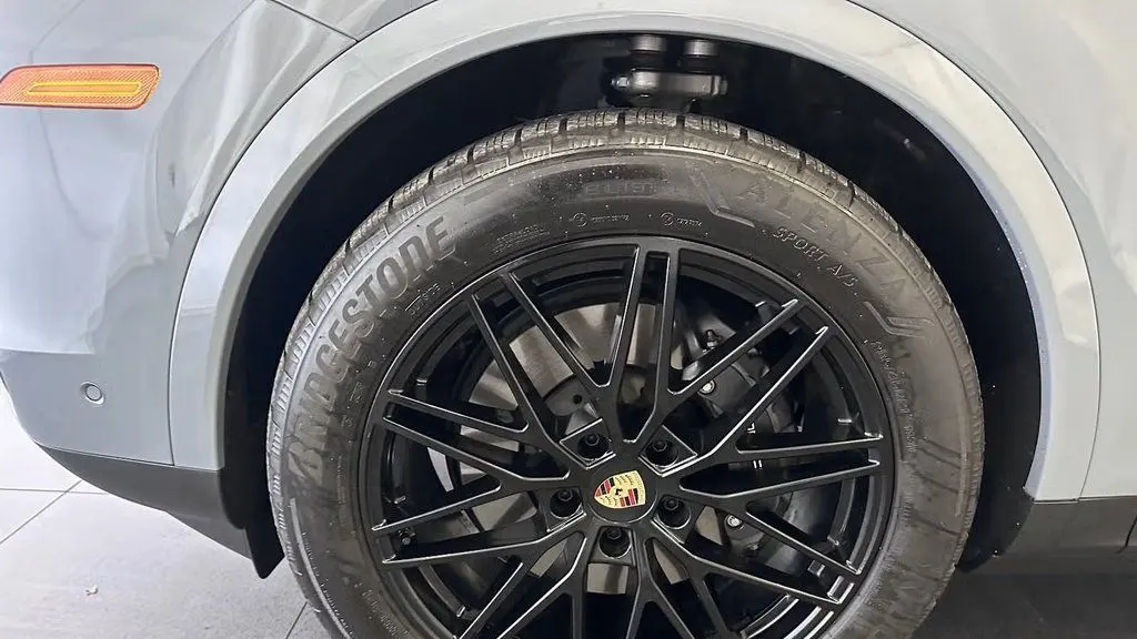 2024 Porsche Cayenne Coupe