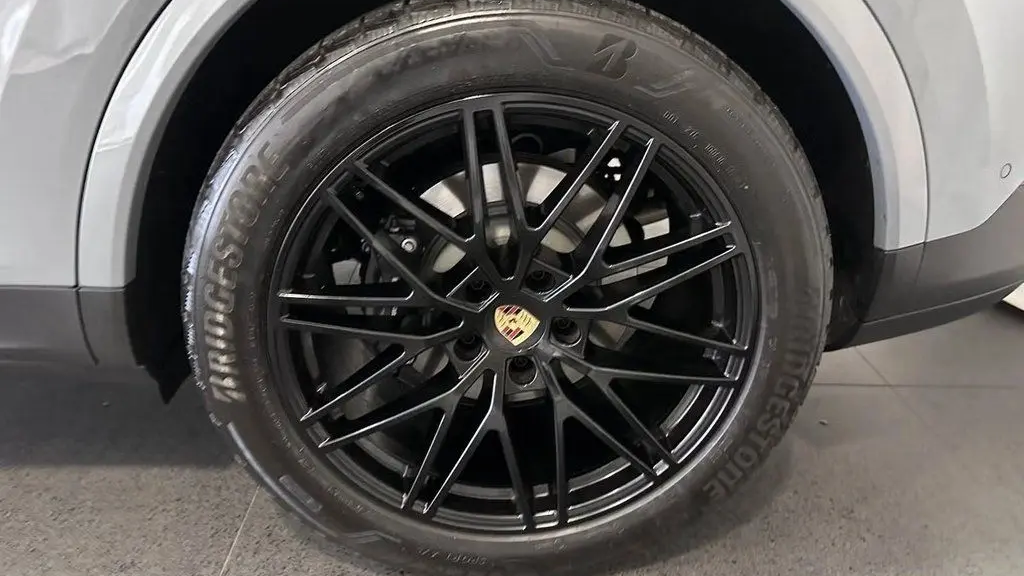 2024 Porsche Cayenne Coupe