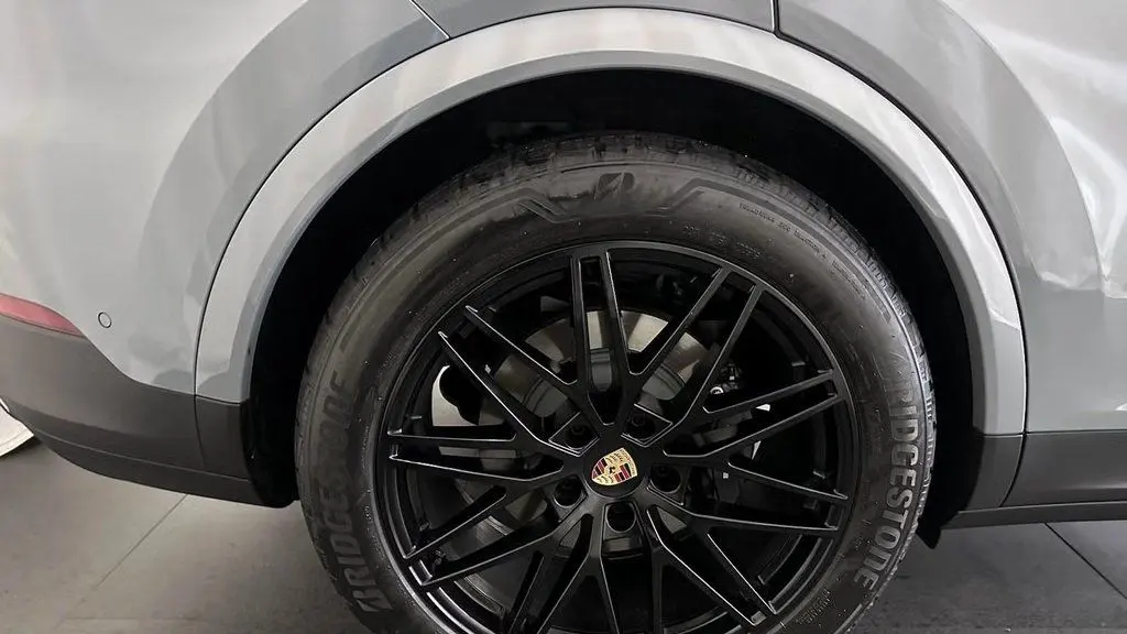 2024 Porsche Cayenne Coupe