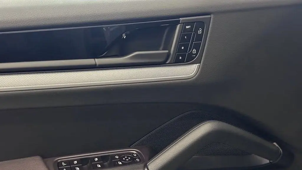 2024 Porsche Cayenne Coupe