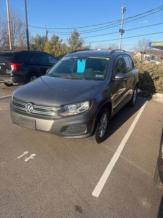 2015 Volkswagen Tiguan with Pepper / Gray Exterior