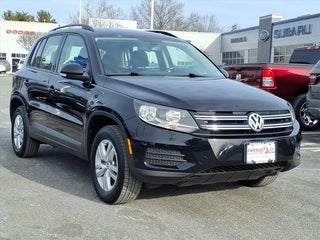 2016 Volkswagen Tiguan with Deep Black Pearl Exterior