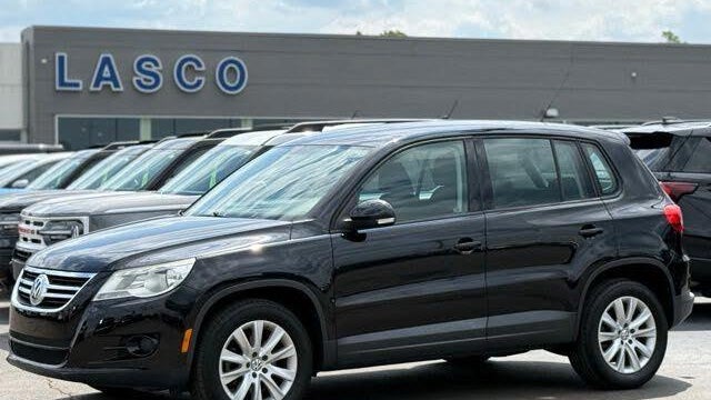 Preowned 2010 Volkswagen Tiguan SE 4Motion for Sale
