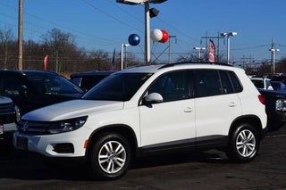 2017 Volkswagen Tiguan with Pure White Exterior