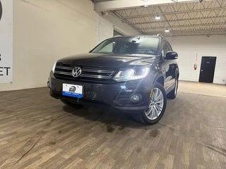 2016 Volkswagen Tiguan with Gray Exterior