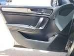 2016 Touareg Thumbnail 8