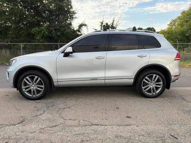 2016 Volkswagen Touareg - $19,428