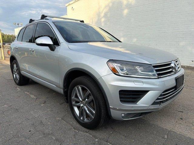 2016 Volkswagen Touareg - $19,428