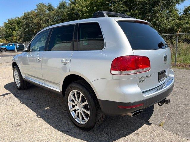 2006 Volkswagen Touareg - $15,698