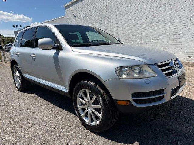 2006 Volkswagen Touareg - $15,698