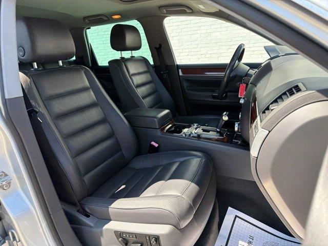 2006 Volkswagen Touareg - $15,698