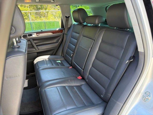 2006 Volkswagen Touareg - $15,698