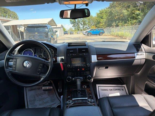 2006 Volkswagen Touareg - $15,698