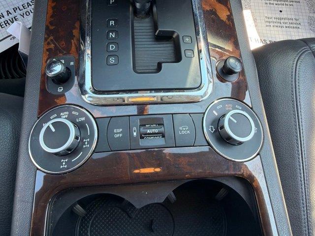 2006 Volkswagen Touareg - $15,698