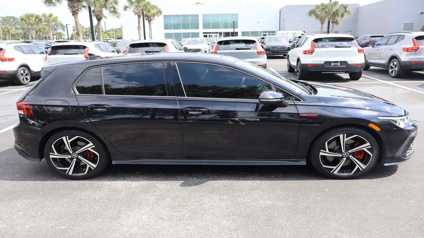2024 Volkswagen Golf GTI SE