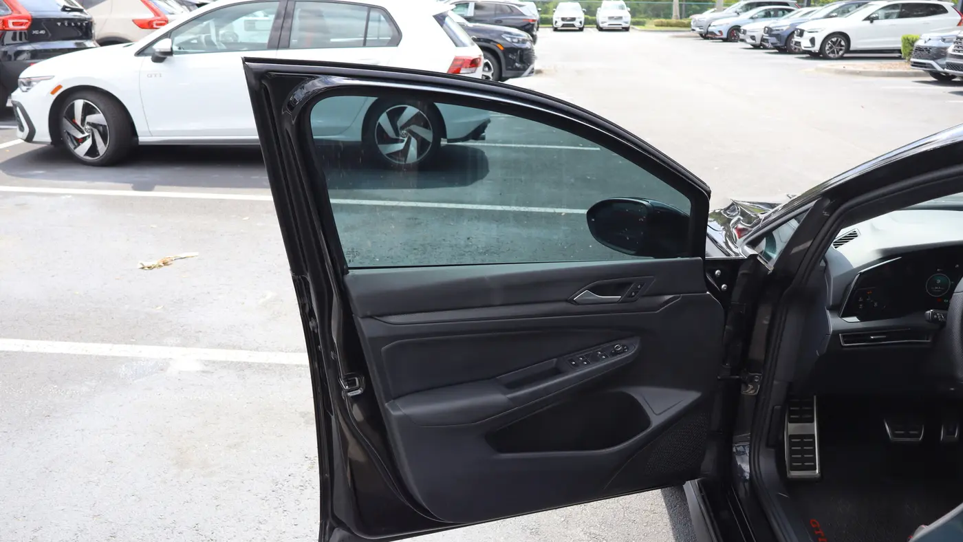 2024 Volkswagen Golf GTI SE