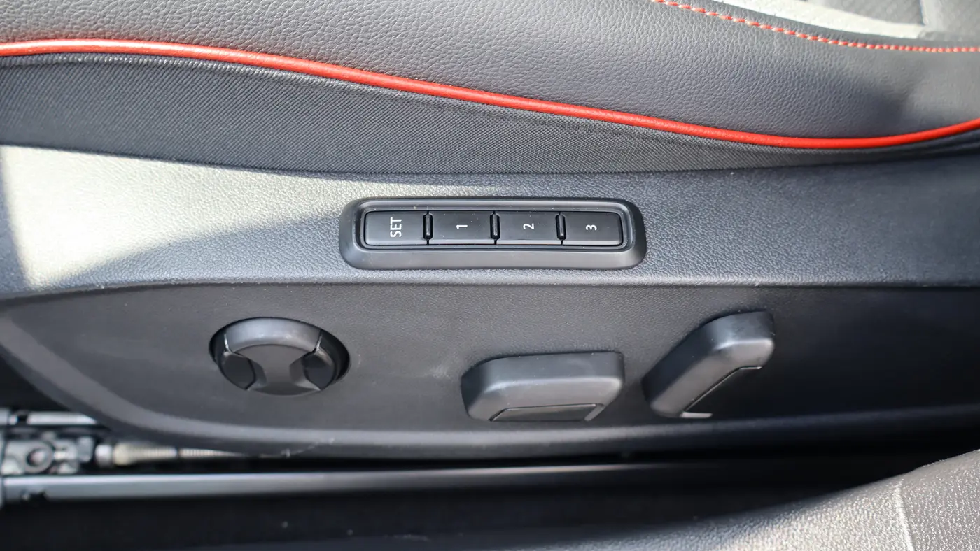 2024 Volkswagen Golf GTI SE
