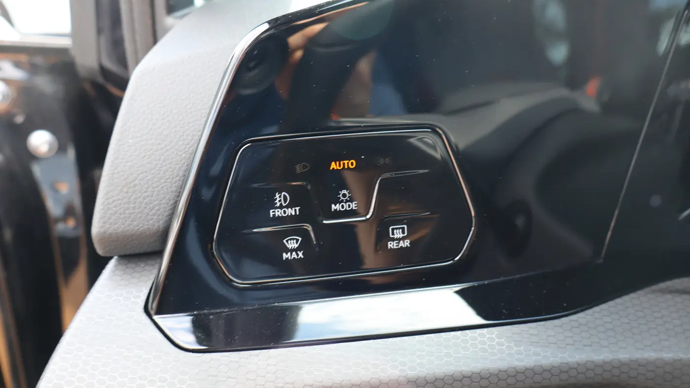 2024 Volkswagen Golf GTI SE