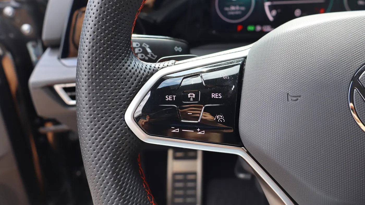 2024 Volkswagen Golf GTI SE