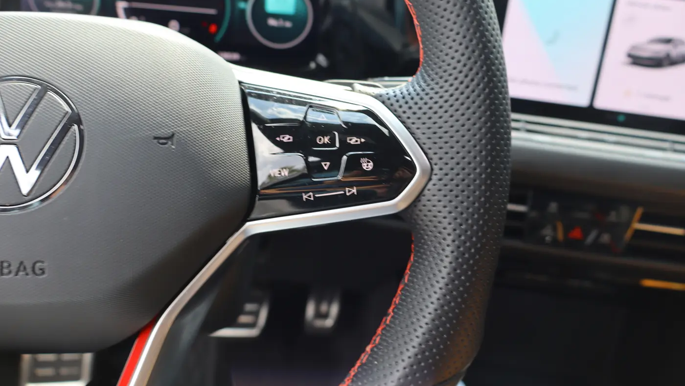 2024 Volkswagen Golf GTI SE
