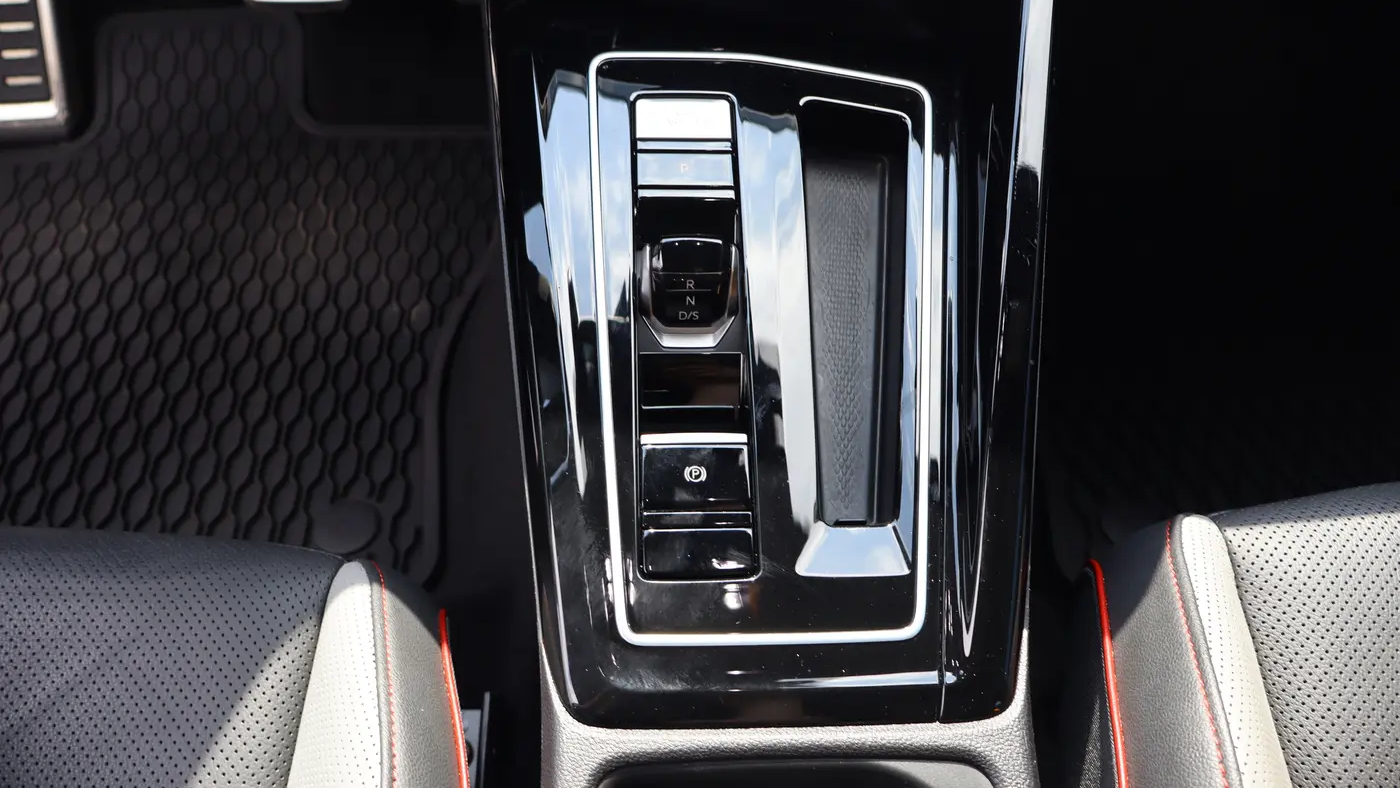 2024 Volkswagen Golf GTI SE