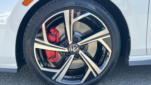 2025 Volkswagen Golf GTI SE