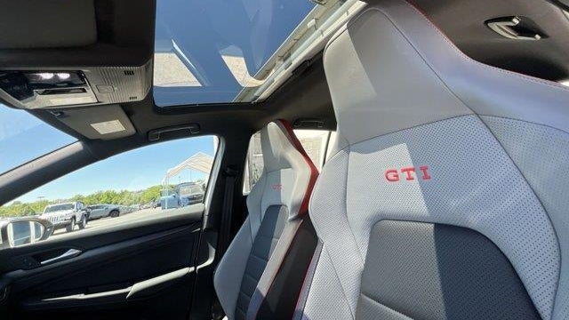 2025 Volkswagen Golf GTI SE