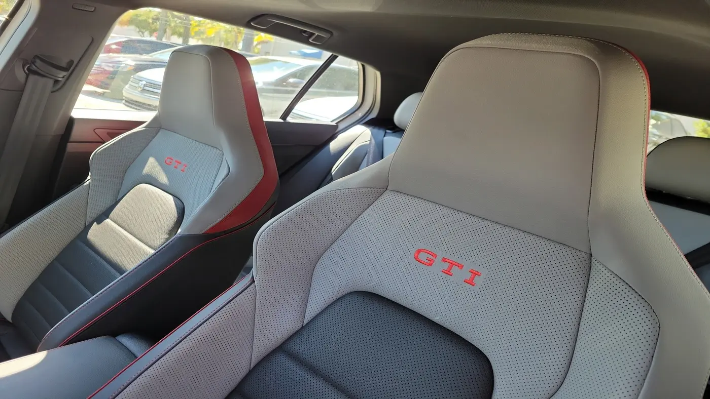 2025 Volkswagen Golf GTI SE