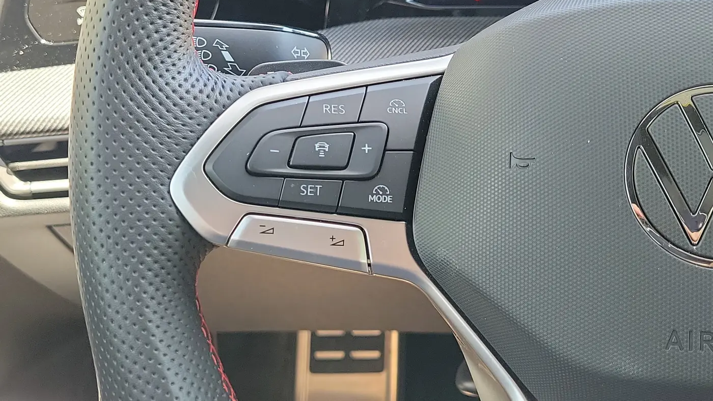 2025 Volkswagen Golf GTI SE