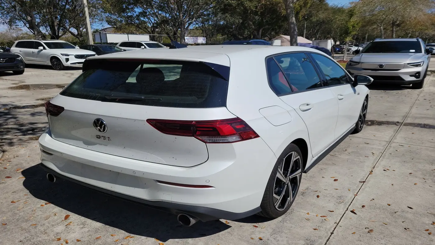 2025 Volkswagen Golf GTI SE