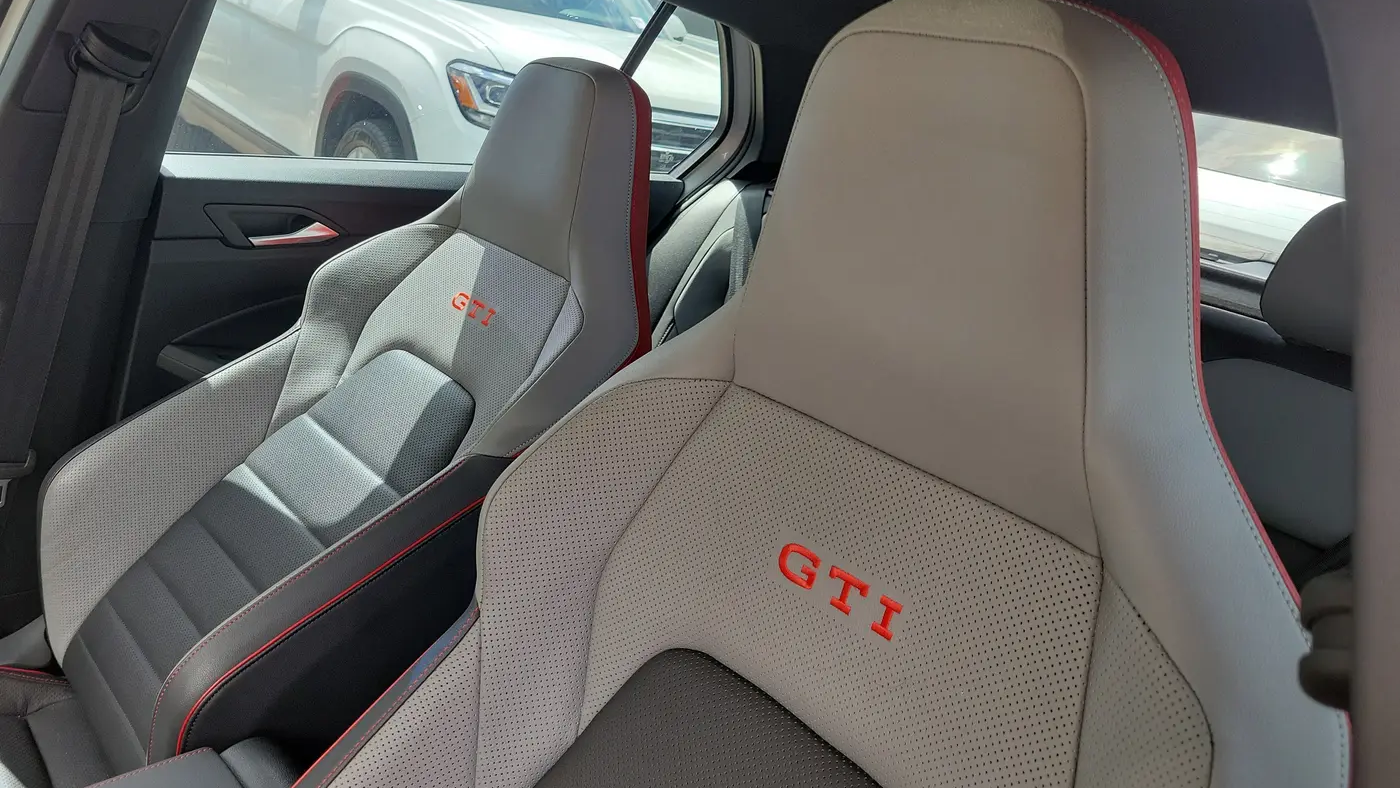 2023 Volkswagen Golf GTI SE