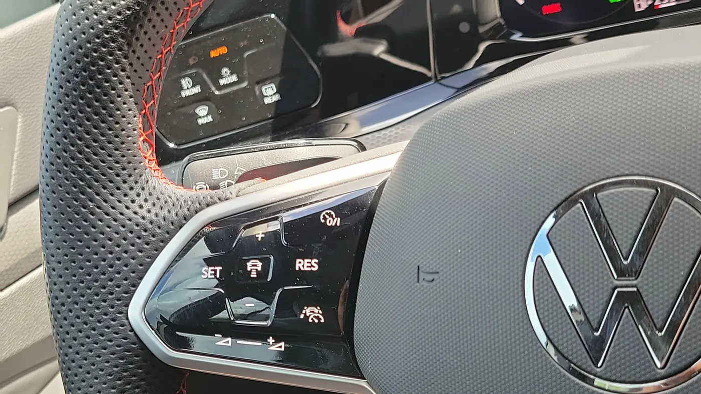 2023 Volkswagen Golf GTI SE