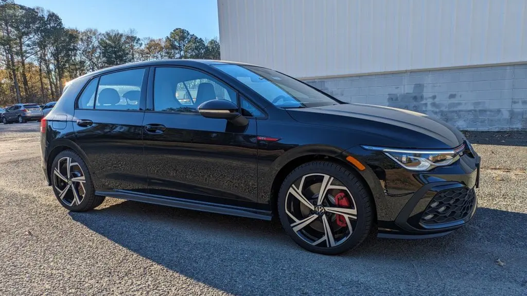 2024 Volkswagen Golf GTI SE