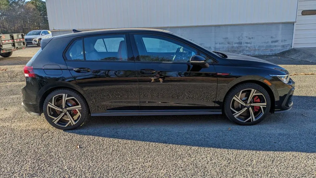 2024 Volkswagen Golf GTI SE