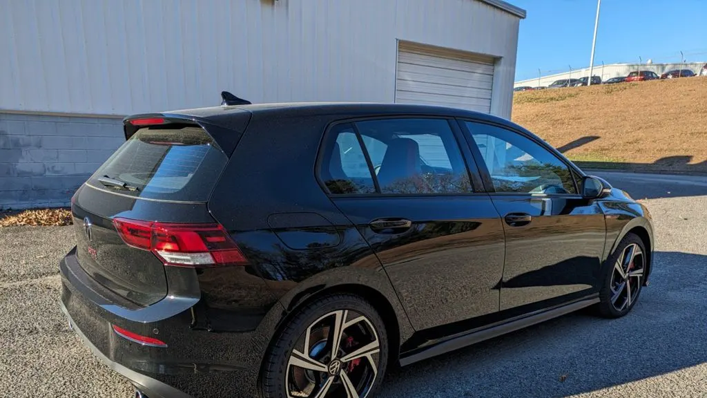2024 Volkswagen Golf GTI SE
