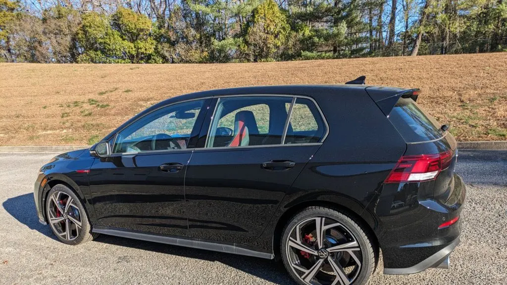2024 Volkswagen Golf GTI SE