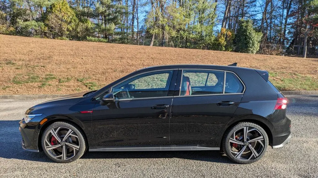 2024 Volkswagen Golf GTI SE