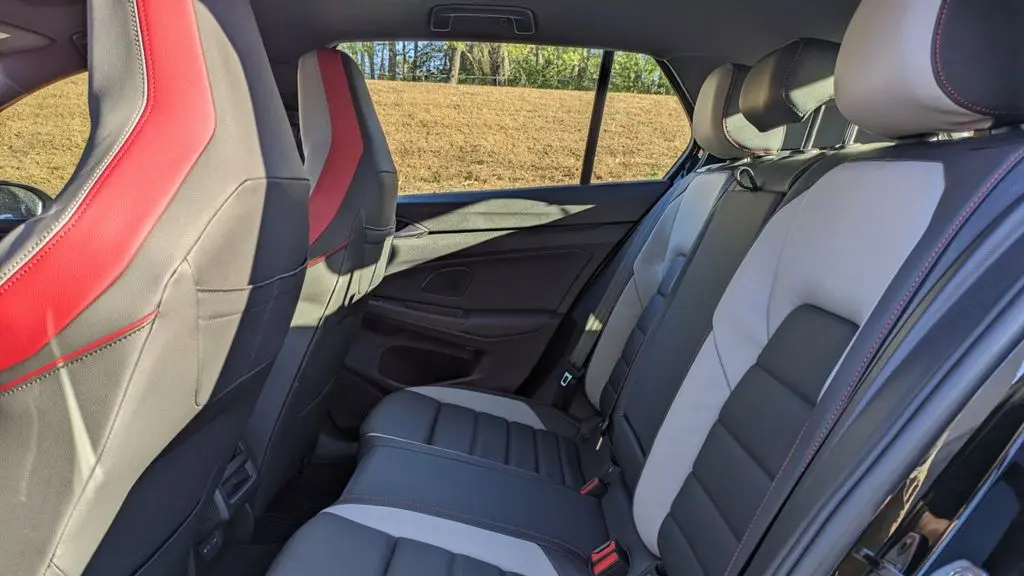 2024 Volkswagen Golf GTI SE