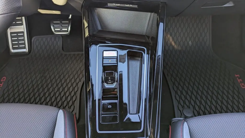 2024 Volkswagen Golf GTI SE