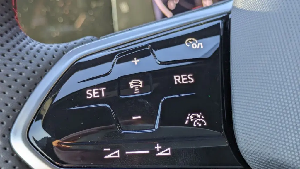 2024 Volkswagen Golf GTI SE