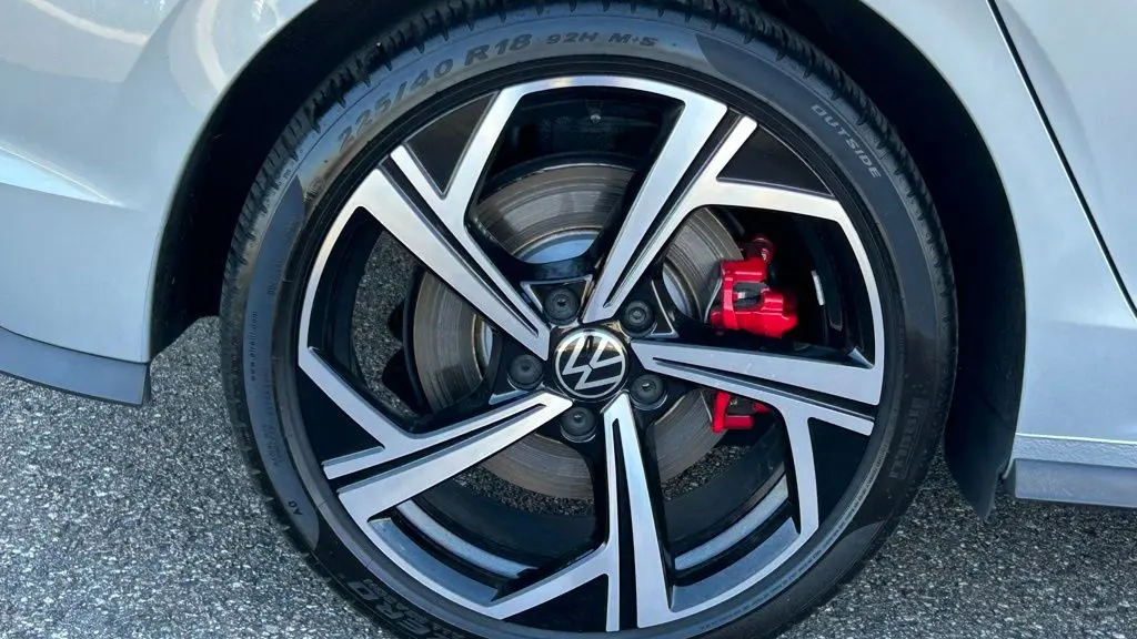 2025 Volkswagen Golf GTI SE