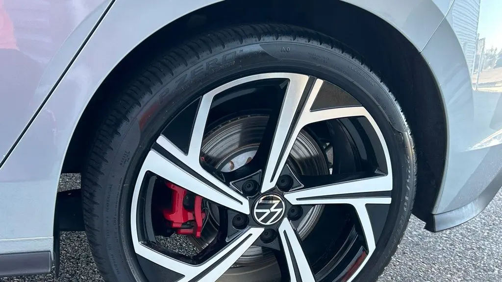 2025 Volkswagen Golf GTI SE