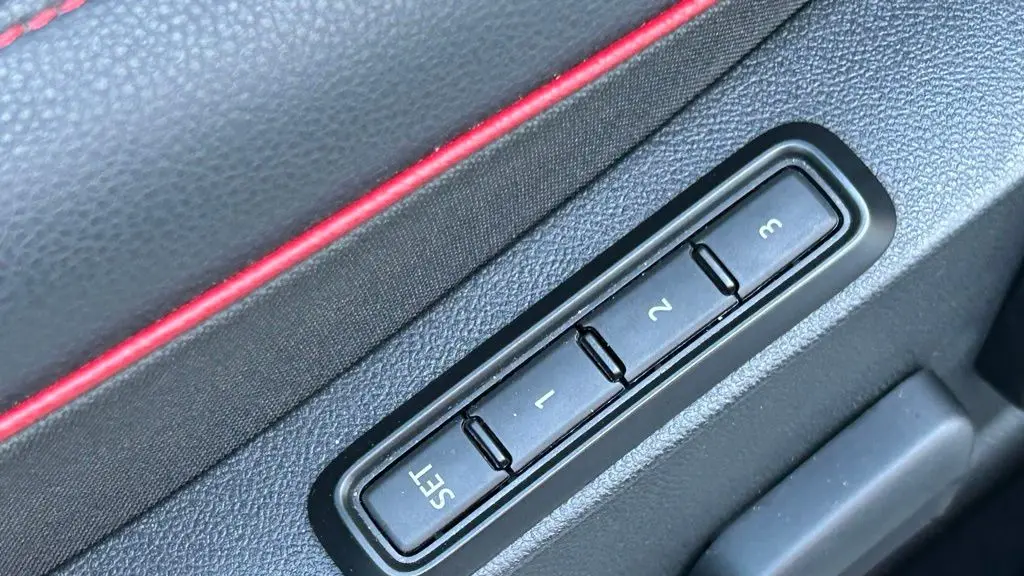 2025 Volkswagen Golf GTI SE