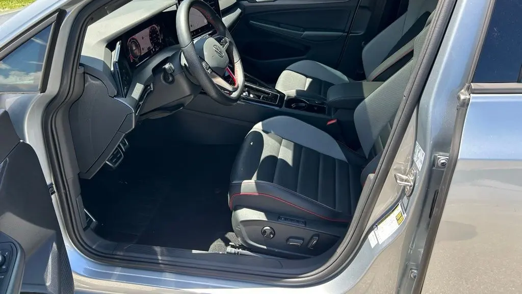 2025 Volkswagen Golf GTI SE