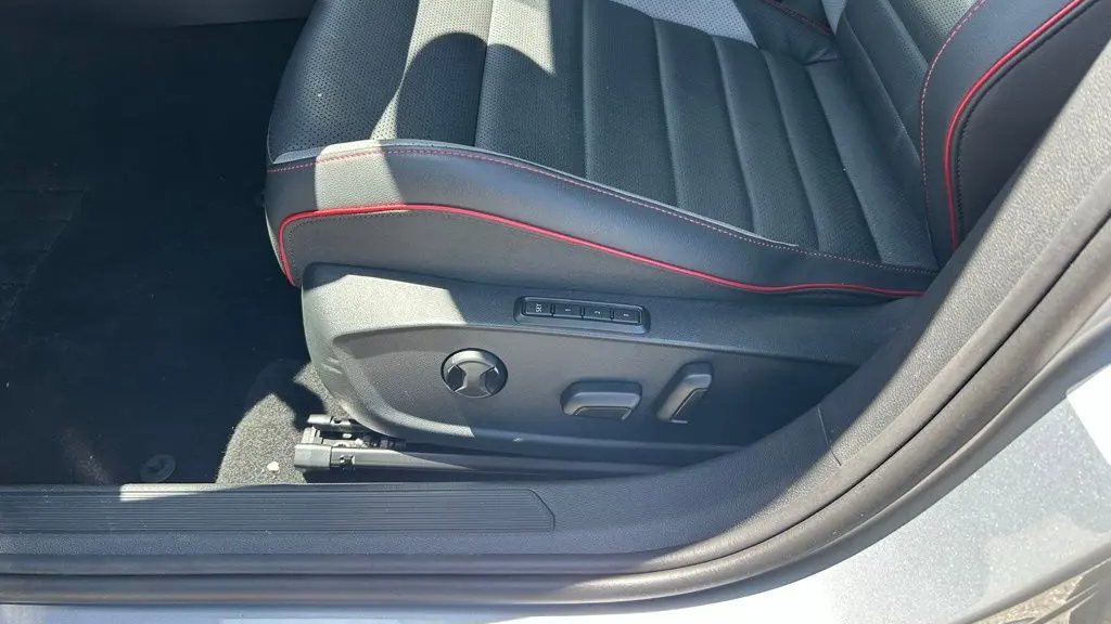2025 Volkswagen Golf GTI SE